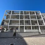 Nuovo Bilocale In Centro Con Terrazzo E Posto Auto 아파트