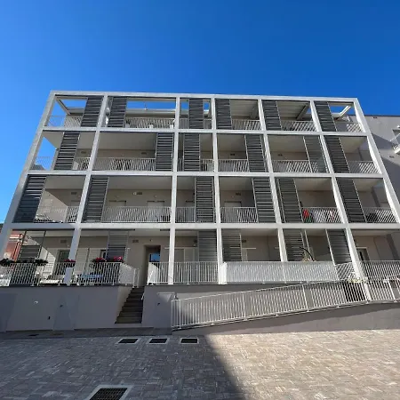 Nuovo Bilocale In Centro Con Terrazzo E Posto Auto アパート