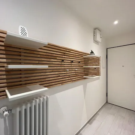 Nuovo Bilocale In Centro Con Terrazzo E Posto Auto ヴァラッツェ