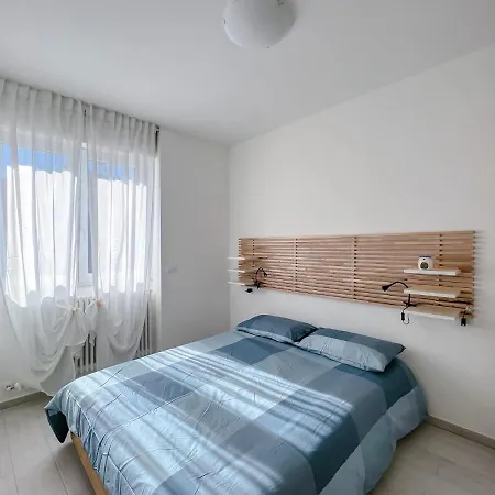Nuovo Bilocale In Centro Con Terrazzo E Posto Auto アパート ヴァラッツェ