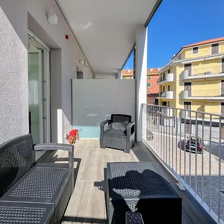 Nuovo Bilocale In Centro Con Terrazzo E Posto Auto * Varazze